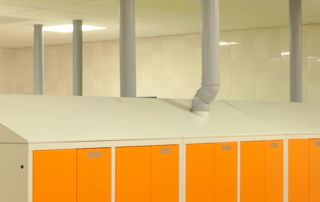 Installatie lockers met verluchting oranje